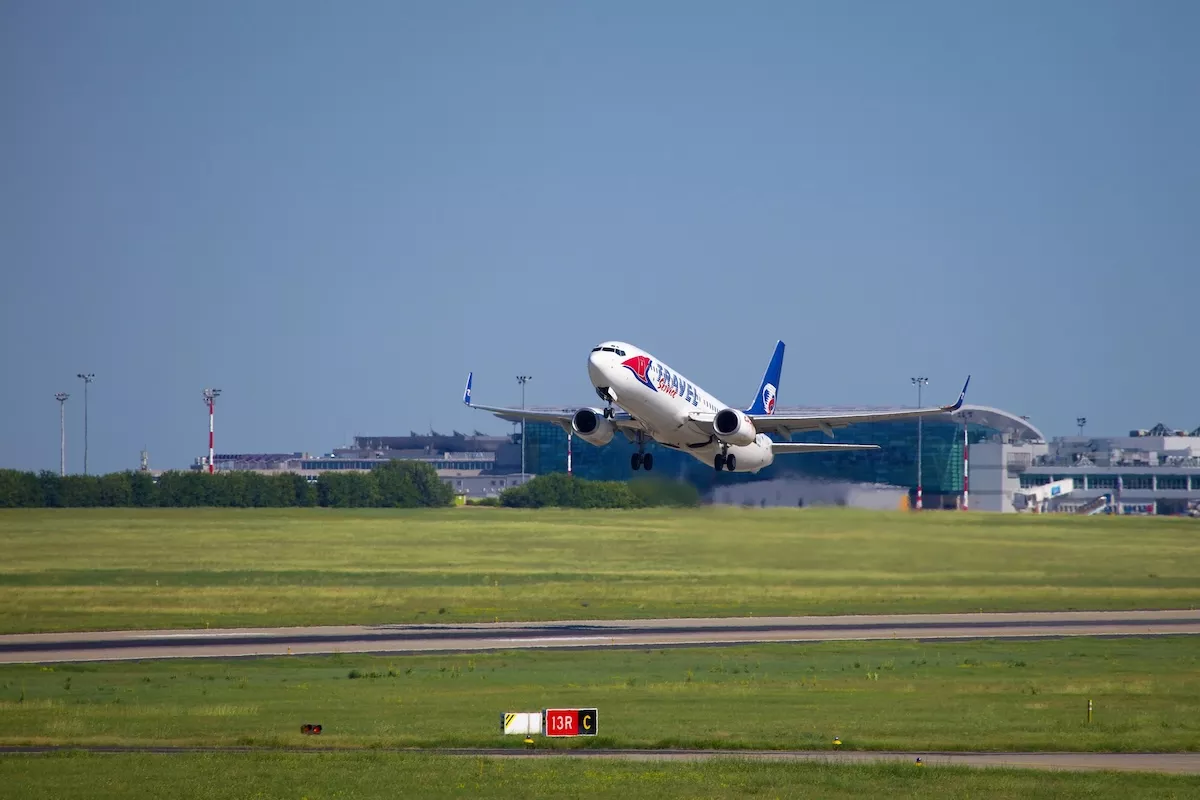 airplane at budapest airport