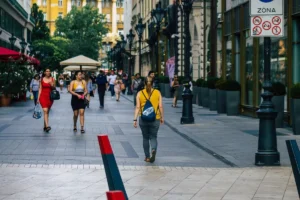 people-street-budapest